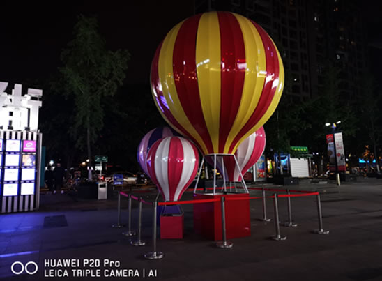 越夜越美丽!4000万徕卡三摄+AI智慧摄影摆脱三脚架束缚 越夜越美丽!4000万徕卡三摄+AI智慧摄影摆脱三脚架束缚