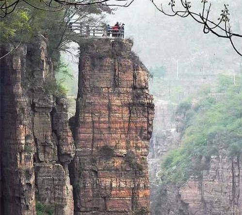 悬崖上的村庄:郭亮村世界最危险的村庄(大自然的鬼斧神工) 悬崖上的村庄:郭亮村世界最危险的村庄(大自然的鬼斧神工)