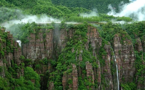 悬崖上的村庄:郭亮村世界最危险的村庄(大自然的鬼斧神工) 悬崖上的村庄:郭亮村世界最危险的村庄(大自然的鬼斧神工)