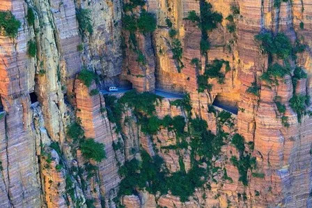 悬崖上的村庄:郭亮村世界最危险的村庄(大自然的鬼斧神工) 悬崖上的村庄:郭亮村世界最危险的村庄(大自然的鬼斧神工)