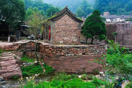 悬崖上的村庄:郭亮村世界最危险的村庄(大自然的鬼斧神工) 悬崖上的村庄:郭亮村世界最危险的村庄(大自然的鬼斧神工)