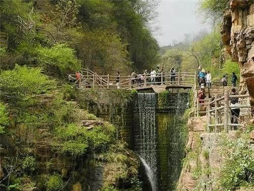 悬崖上的村庄:郭亮村世界最危险的村庄(大自然的鬼斧神工) 悬崖上的村庄:郭亮村世界最危险的村庄(大自然的鬼斧神工)