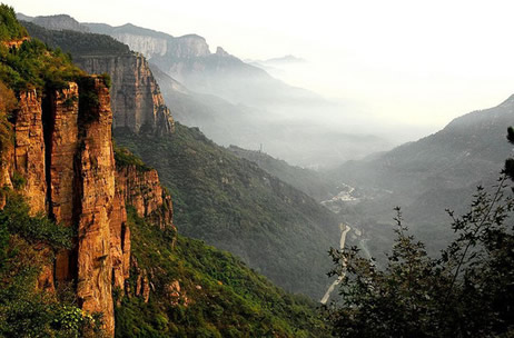悬崖上的村庄:郭亮村世界最危险的村庄(大自然的鬼斧神工) 悬崖上的村庄:郭亮村世界最危险的村庄(大自然的鬼斧神工)
