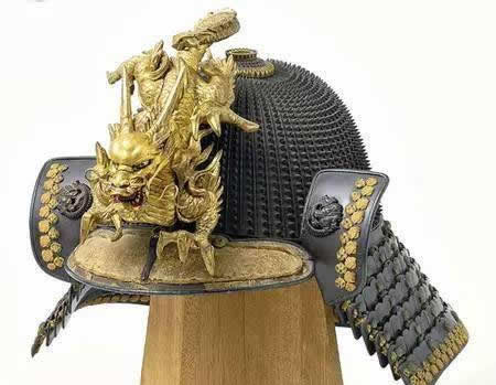 史上千奇百怪的头盔：日本奇葩头盔图片欣赏