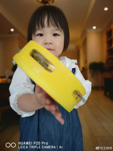 王铮亮更博女儿摄影大片 争做新一代国民岳父 王铮亮更博女儿摄影大片 争做新一代国民岳父