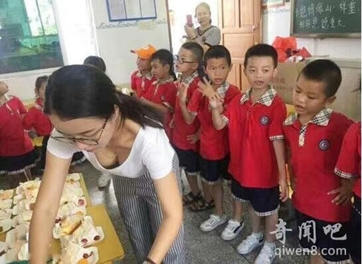 幼儿园美女老师,素人女老师低胸不好吧