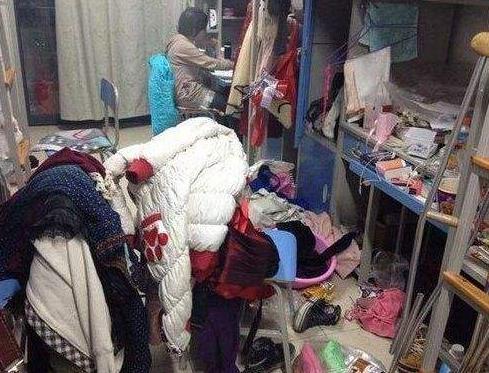 初中女生宿舍秘密图片：日本12岁小学女生图片