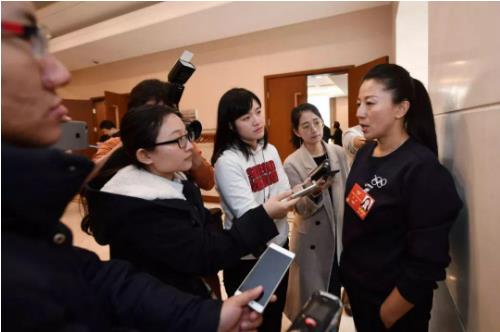 这是什么情况 引发奥运冠军撞机潮