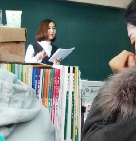 现在的女老师都这么年轻漂亮，漂亮好看女老师图