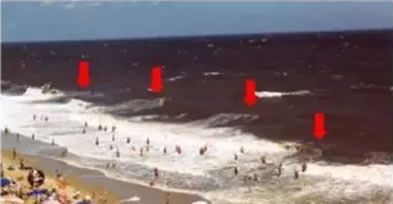 在海边看到这种海浪立即上岸逃命(图文解析) 在海边看到这种海浪立即上岸逃命(图文解析)