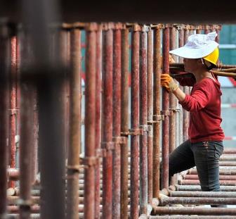 农民工地上的苦力女人们，晚上男女混住无隐私（组图）