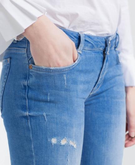 原来牛仔裤上的袖珍口袋是这个用途(图) 原来牛仔裤上的袖珍口袋是这个用途(图)