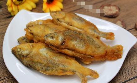 香酥可口小鲫鱼：教你大厨不外传的脆浆粉配方
