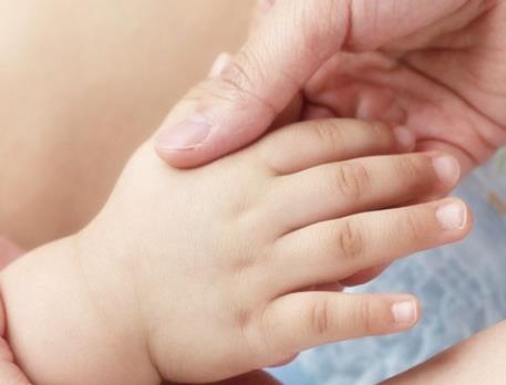 多摸摸这两个部位,宝宝越来越聪明!(图) 多摸摸这两个部位,宝宝越来越聪明!(图)