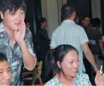 娱乐圈抽烟的女明星：盘点各个明星抽烟最帅瞬间