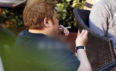 娱乐圈抽烟的女明星：盘点各个明星抽烟最帅瞬间