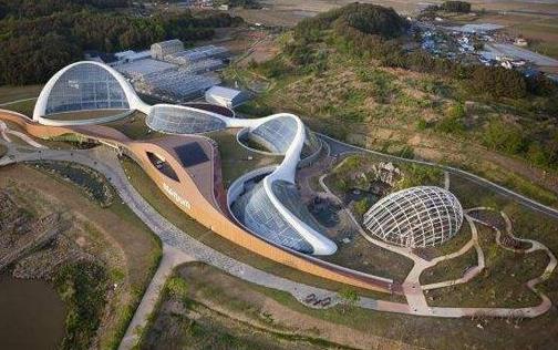 世界最奇葩的建筑：十个世界上最奇葩建筑（脑洞大开）