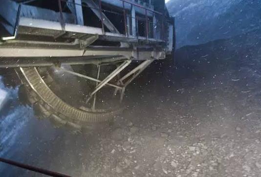 中国挖掘机有多强：看看史上最强挖掘机到底有多牛