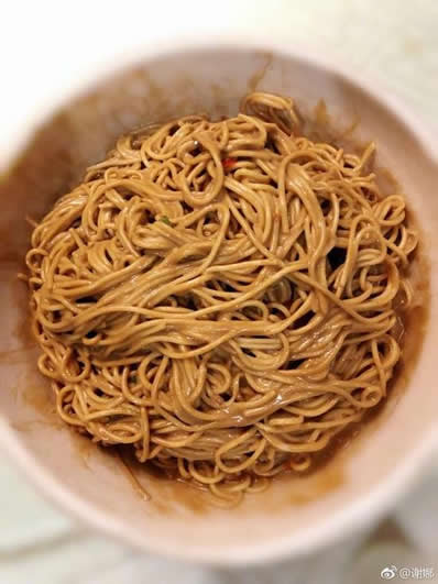 谢娜出席活动晒美照：笑容甜美的谢娜图片大放送（图）