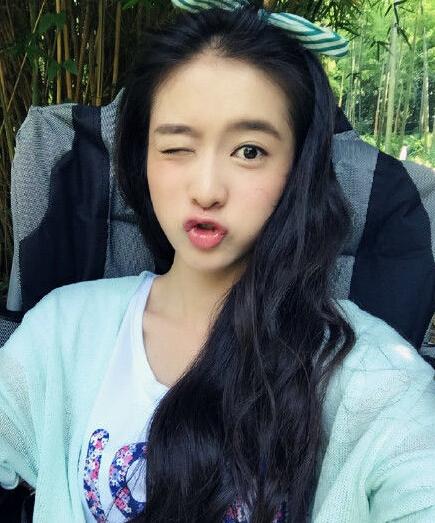 张雪迎托腮翘美腿:张雪迎个人资料简介和张雪迎图片 张雪迎托腮翘美腿:张雪迎个人资料简介和张雪迎图片