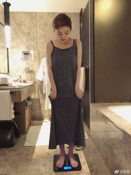 景甜晒照自侃变胖:张继科机智回复顺便秀恩爱(图) 景甜晒照自侃变胖:张继科机智回复顺便秀恩爱(图)