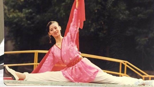 翁虹现身某酒店:翁虹资料简介和翁虹早年翁虹图片 翁虹现身某酒店:翁虹资料简介和翁虹早年翁虹图片