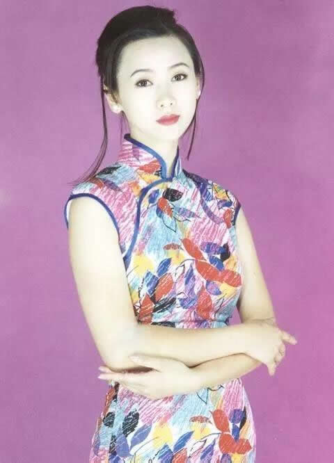 翁虹现身某酒店：翁虹资料简介和翁虹早年翁虹图片