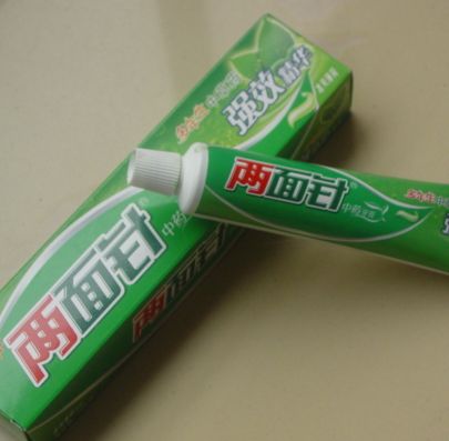 国民牙膏跌下神坛：国民牙膏是什么牌子的牙膏