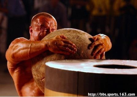 世界最强壮男人:肌肉比头大,史上最强壮10个男人 世界最强壮男人:肌肉比头大,史上最强壮10个男人