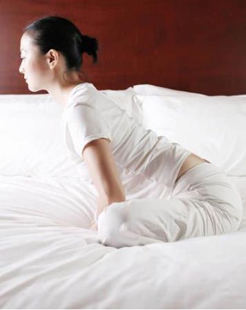 睡前10分钟减肥动作图：睡前10分钟瑜伽动作图片