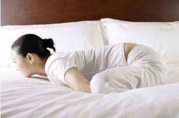 睡前10分钟减肥动作图：睡前10分钟瑜伽动作图片