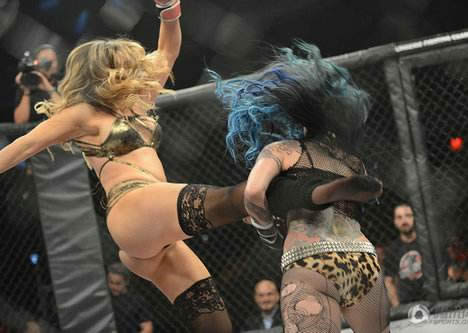 女子内衣摔跤照大曝光：日本女子摔跤照片