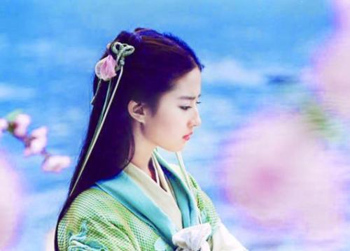 刘亦菲全黑look现身：刘亦菲一身黑色亮眼,刘亦菲古装图片