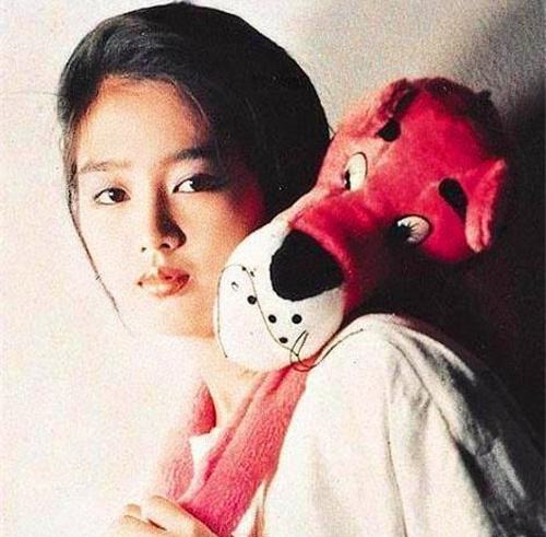 朱丽倩美貌明显褪色：朱丽倩资料图片,朱丽倩年轻时倾城美貌