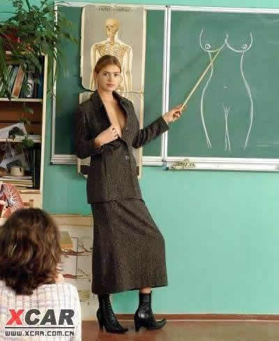 生理课上老师当众示范：生理课上的女老师（图）