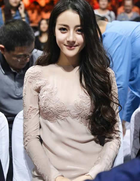 迪丽热巴男朋友是谁：迪丽热巴男友什么背景,迪丽热巴图片