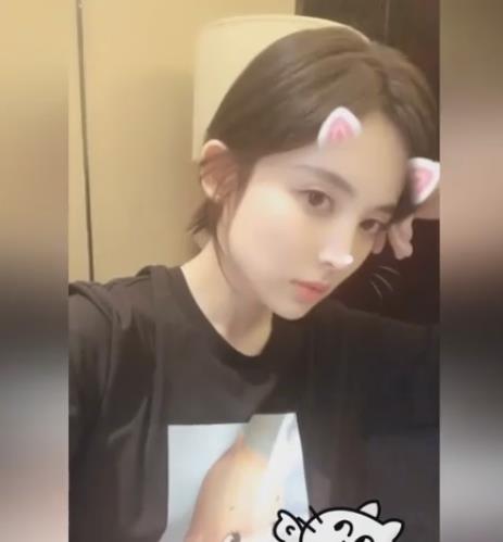 娜扎送睡前福利卖萌：自拍绷不住笑,古力娜扎各种美照