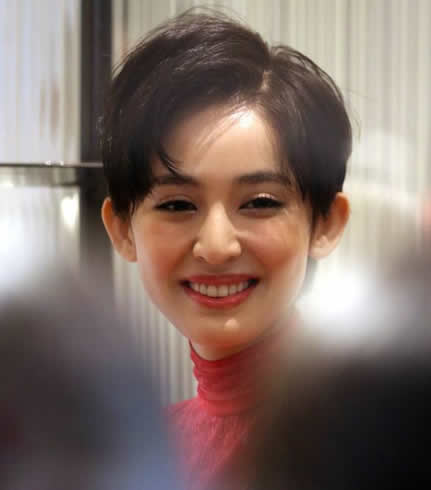 娜扎送睡前福利卖萌：自拍绷不住笑,古力娜扎各种美照