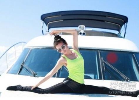 黄圣依一字马旧照：黄圣依标准一字马,女明星们一字马盘点