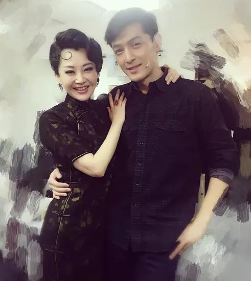 许晴近照脸尖显老：演员许晴好像瘦了,许晴年轻时的照片