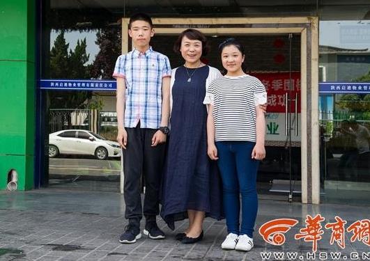 老师救娃照感动多人:十年后重聚画面,感人照片大盘点 老师救娃照感动多人:十年后重聚画面,感人照片大盘点