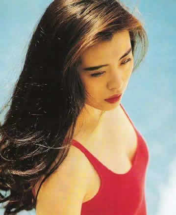 王祖贤近照曝光：风采依旧少女感十足,年轻的王祖贤图片真美