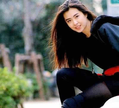 王祖贤近照曝光：风采依旧少女感十足,年轻的王祖贤图片真美