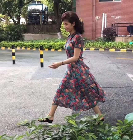 片场偶遇刘涛新剧造型：有年代感的照片,刘涛资料及剧照