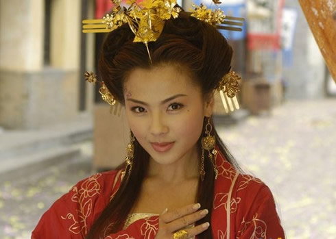 片场偶遇刘涛新剧造型：有年代感的照片,刘涛资料及剧照