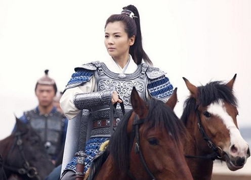 片场偶遇刘涛新剧造型：有年代感的照片,刘涛资料及剧照