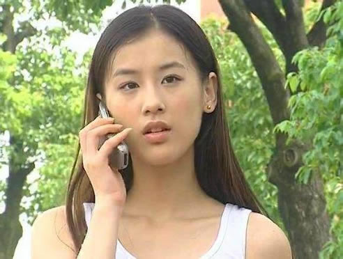 黄圣依透视装配短裤秀美腿：酷劲十足秀美腿,黄圣依年轻照片