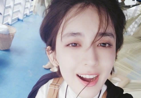 娜扎深V亮相戛纳：深V刺绣礼服娇艳,古力娜扎简介和美图