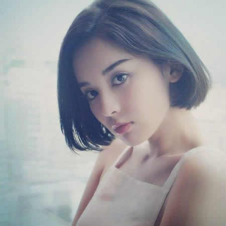 娜扎深V亮相戛纳：深V刺绣礼服娇艳,古力娜扎简介和美图