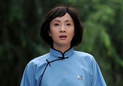 陶虹素颜现身机场:陶虹资料简介,陶虹年轻时的照片 陶虹素颜现身机场:陶虹资料简介,陶虹年轻时的照片